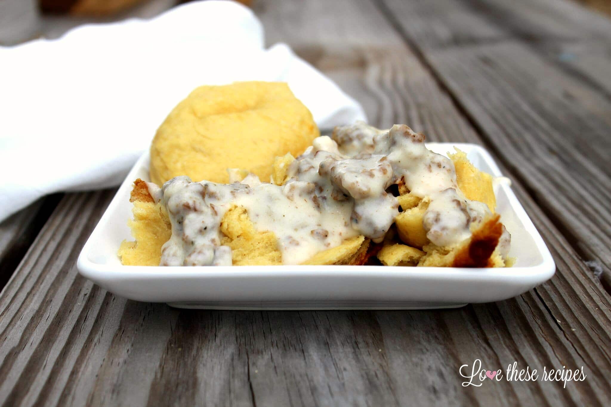 Old Fashioned Sausage Gravy and Biscuits Recipe