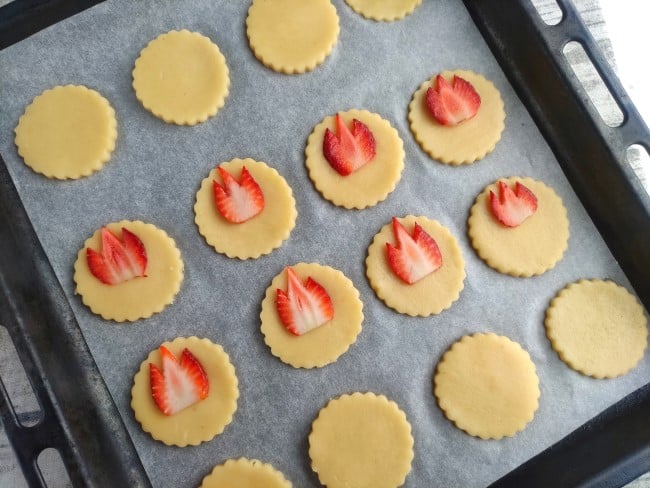 strawberry tulip cookies - cookies on baking tray
