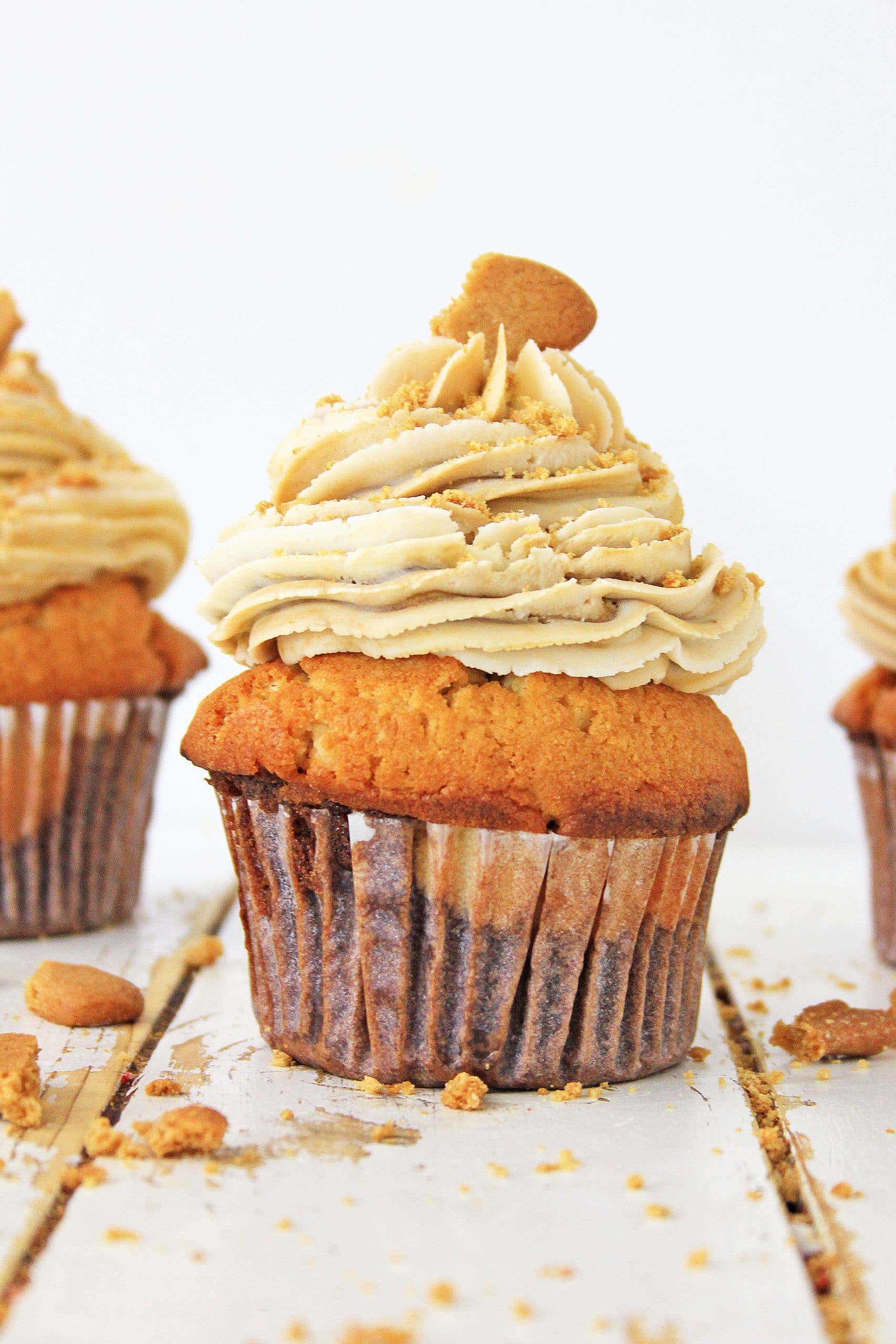 Yummy Gingerbread Cupcakes with Cream Cheese Frosting